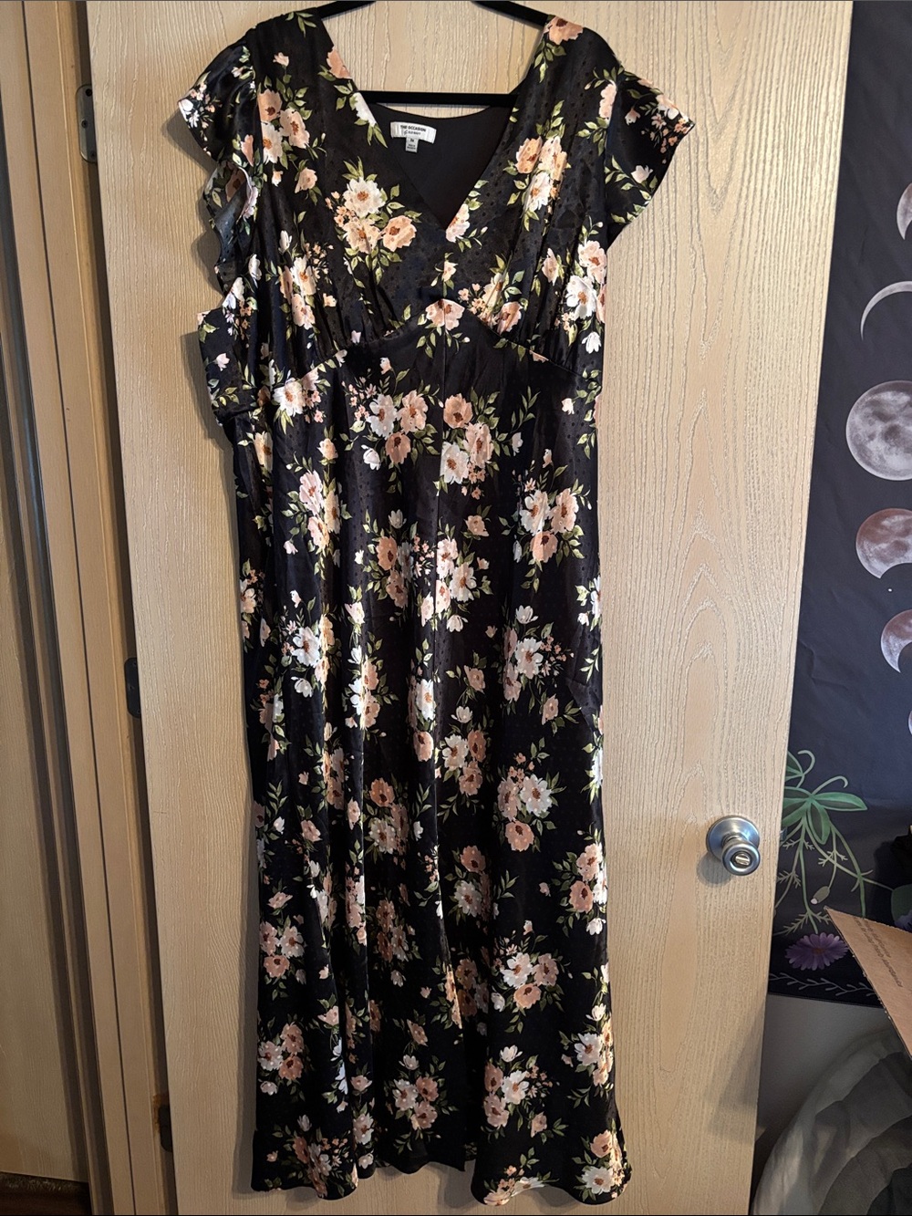 The occasion by Old Navy Black satin flutter sleeve floral dress
